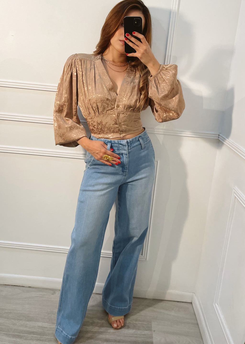 Blusa dorada manga larga bordada