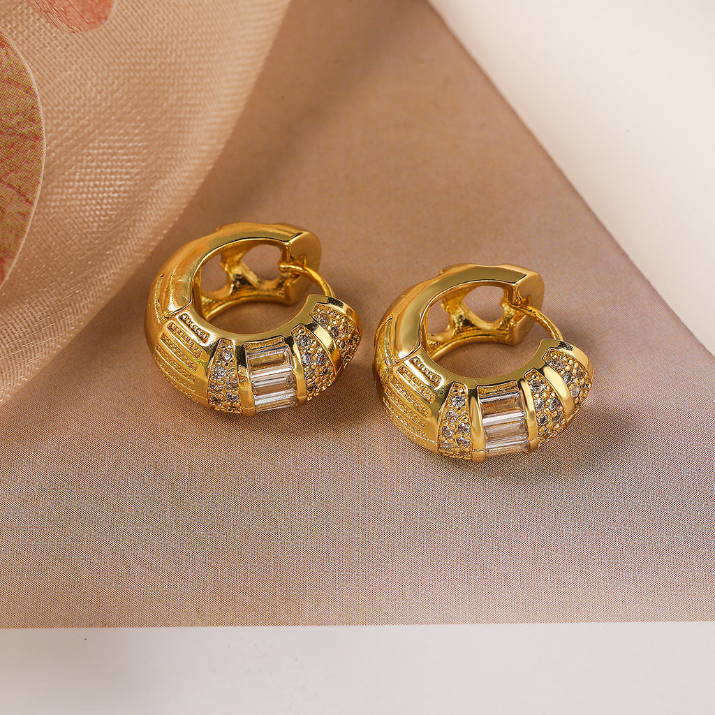 Pendientes de aro con circonitas bañados en oro de 18 quilates