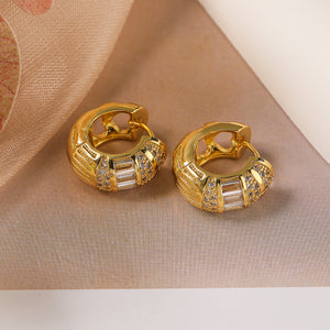 Pendientes de aro con circonitas bañados en oro de 18 quilates