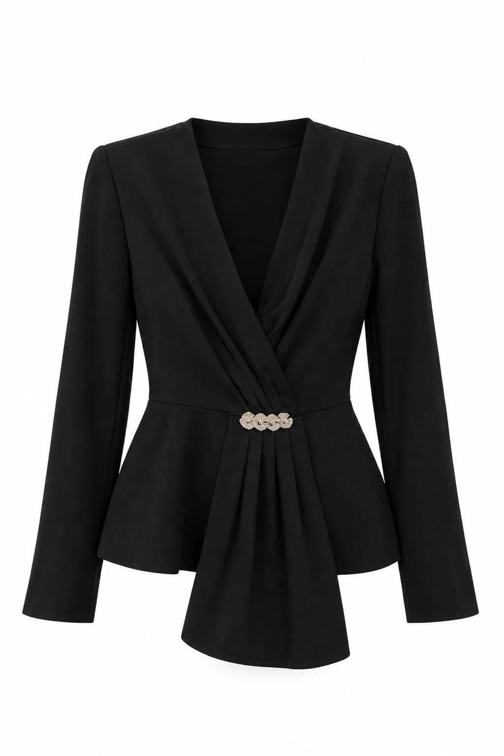 Blusa cruzada negra con pin plateado