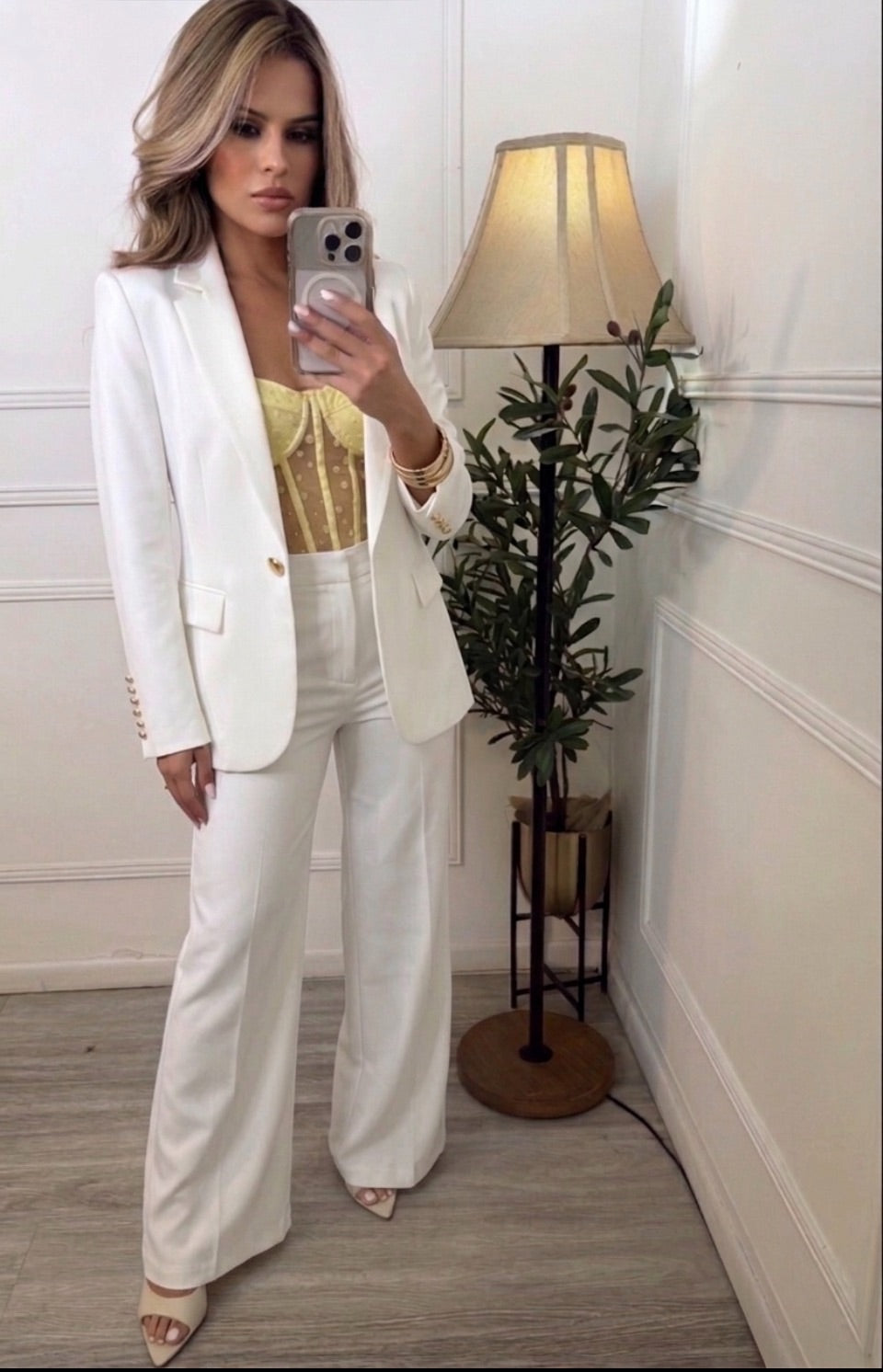 Blazer Blanco detalle en mangas