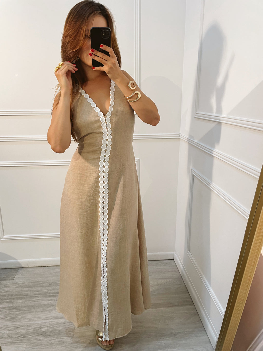 Vestido beige bordado