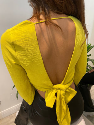 Blusa manga larga cruzada espalda abierta amarilla