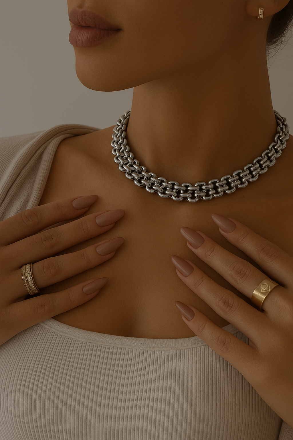 Collar plateado trenzado