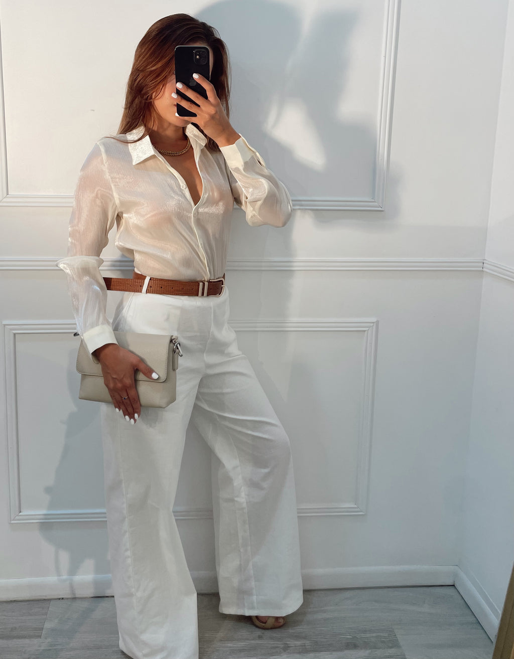 Blusa camisera satinada beige