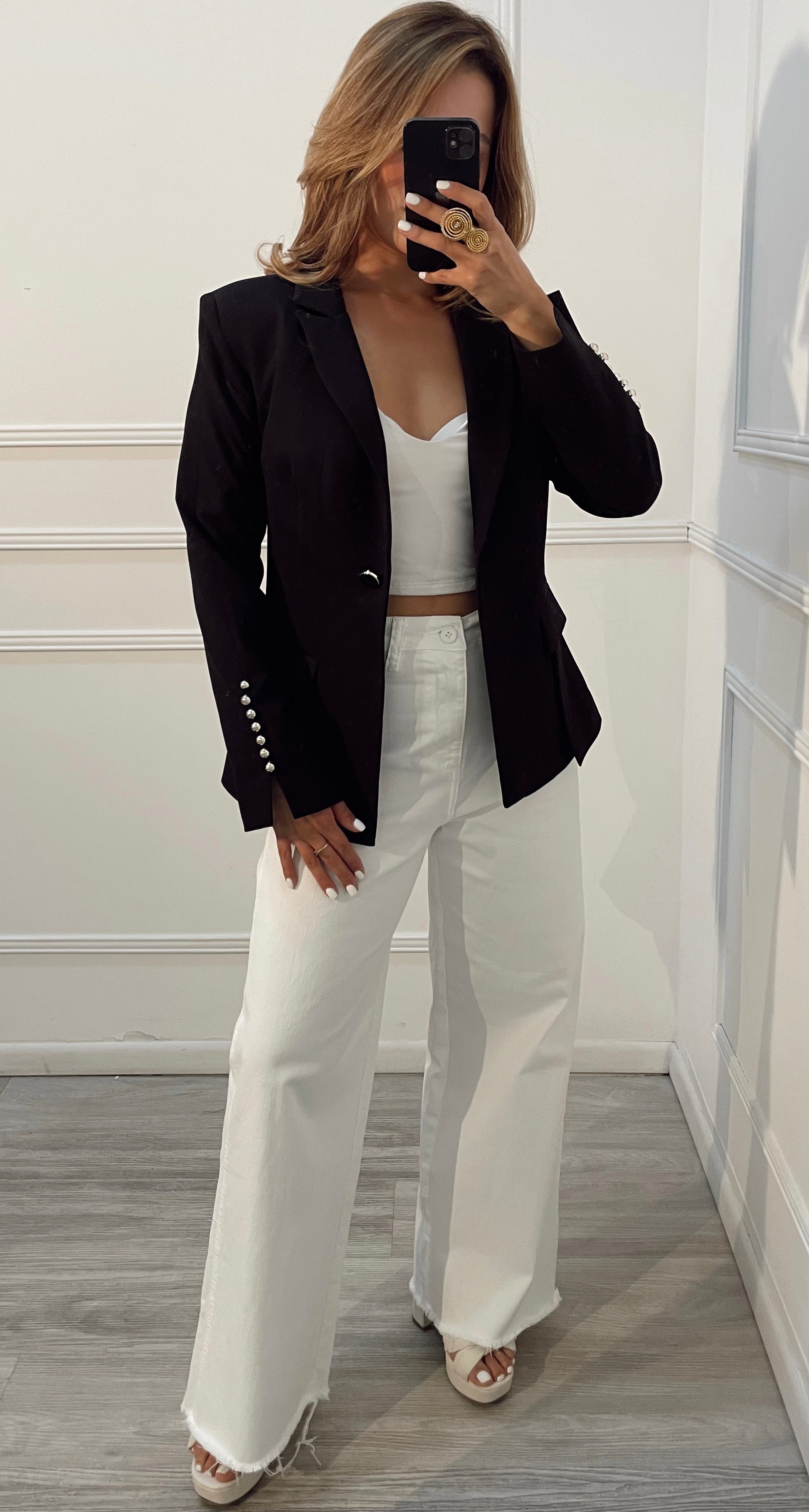 Blazer Negro detalle en mangas