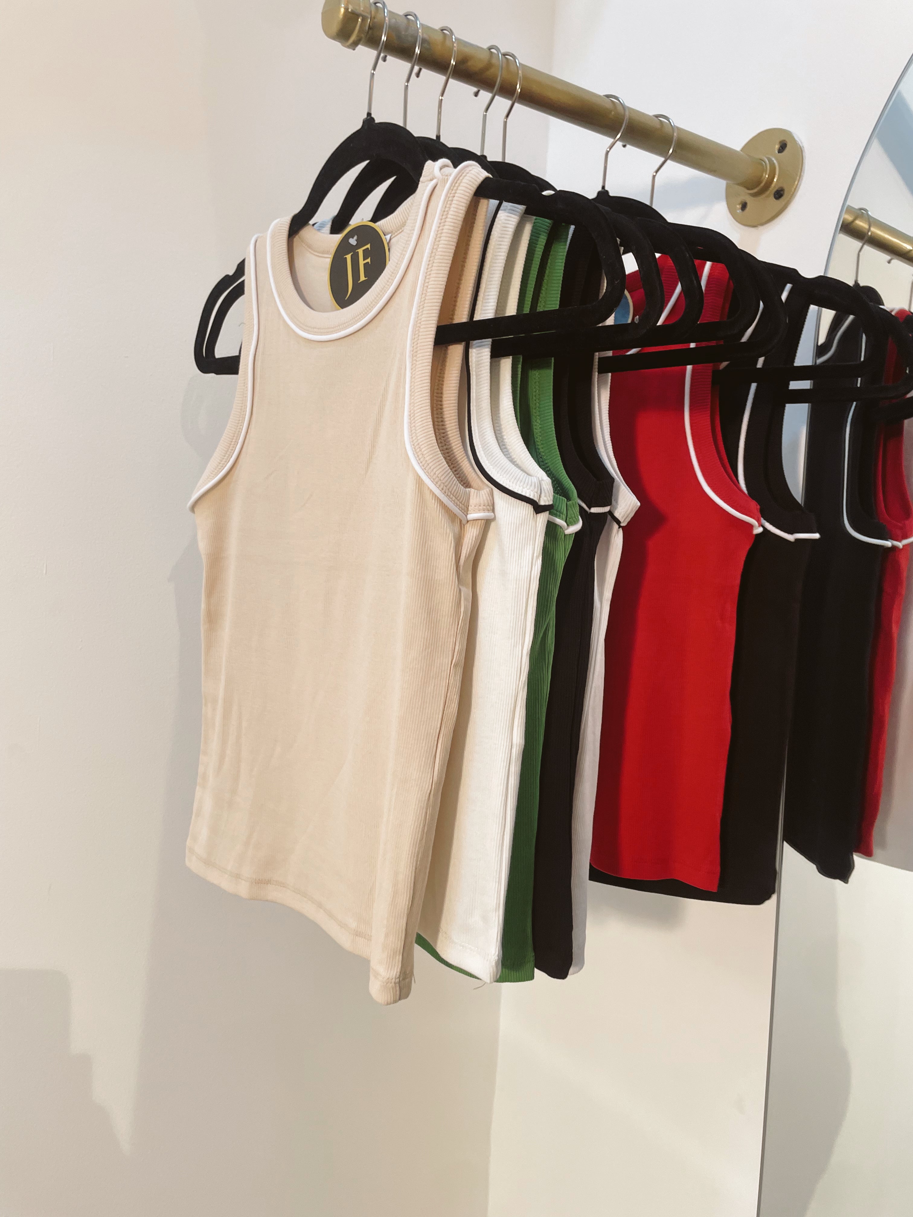 Blusa Beige básica sin manga
