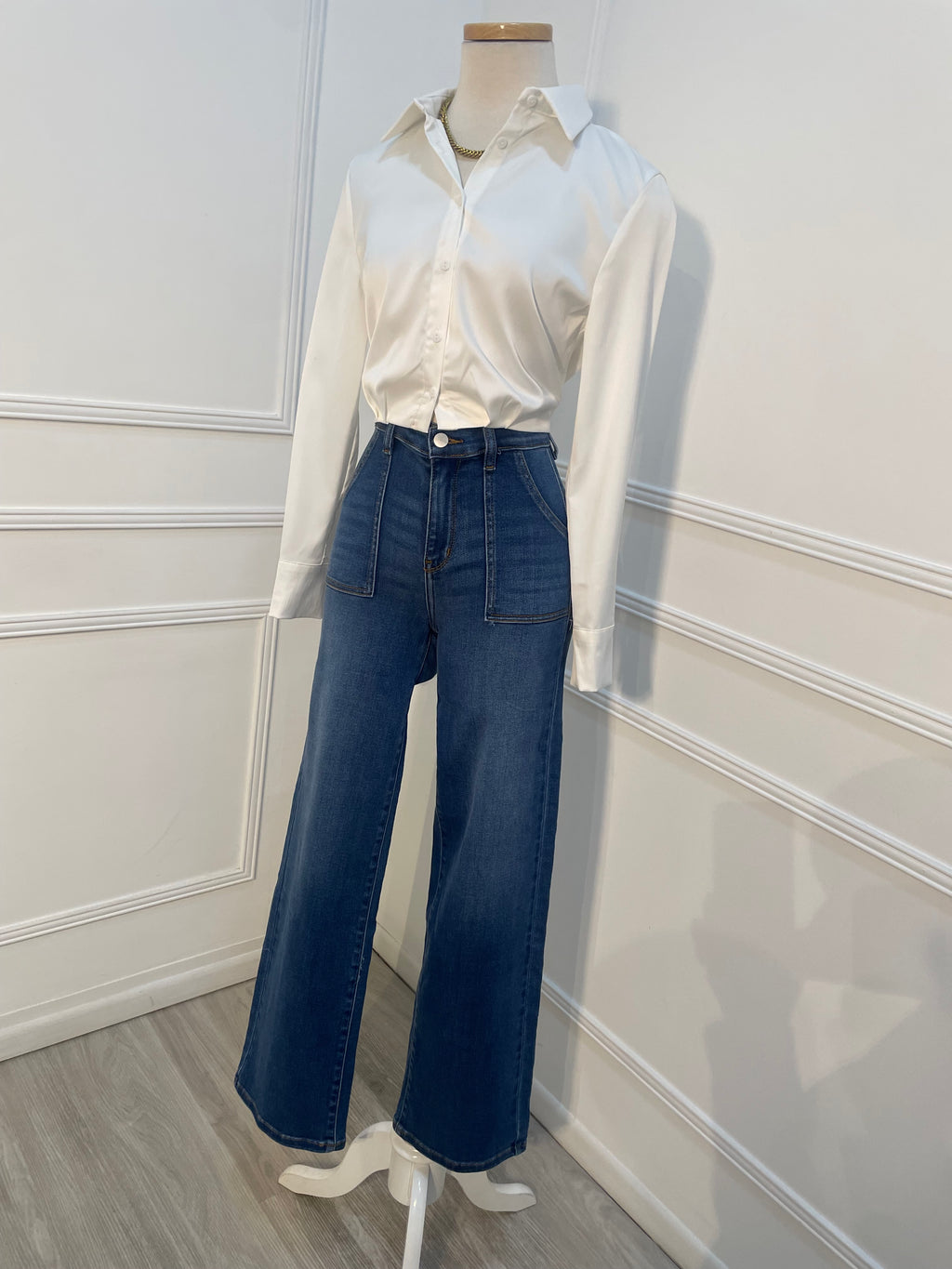 Blusa camisera satinada blanca