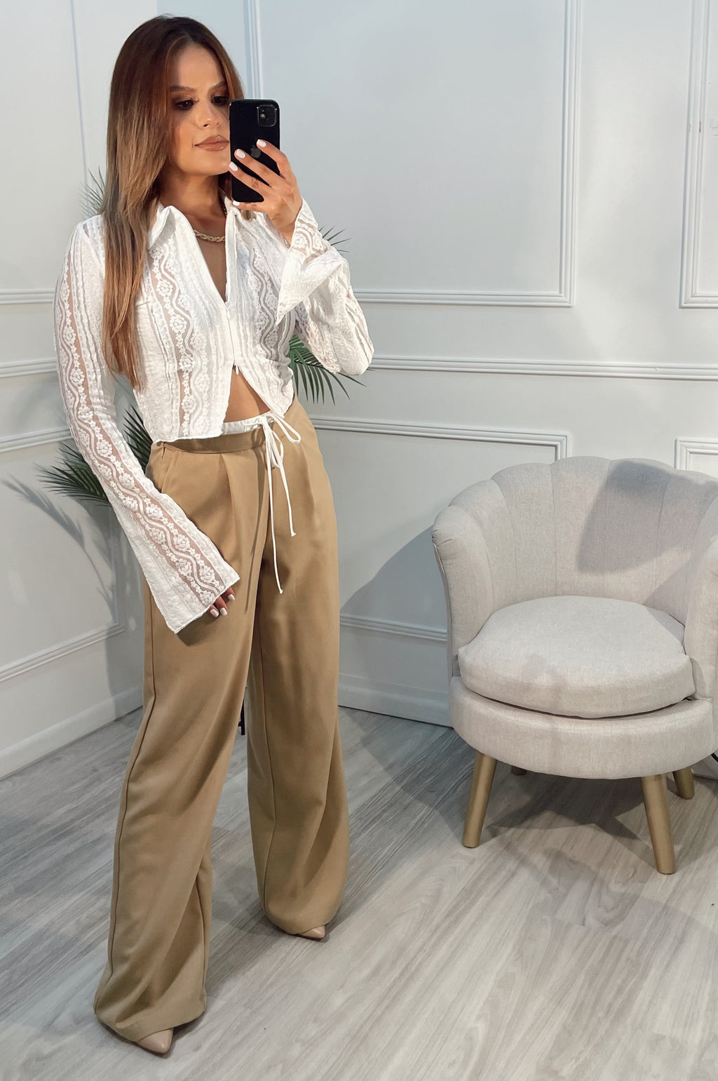 Blusa blanca camisera de encaje