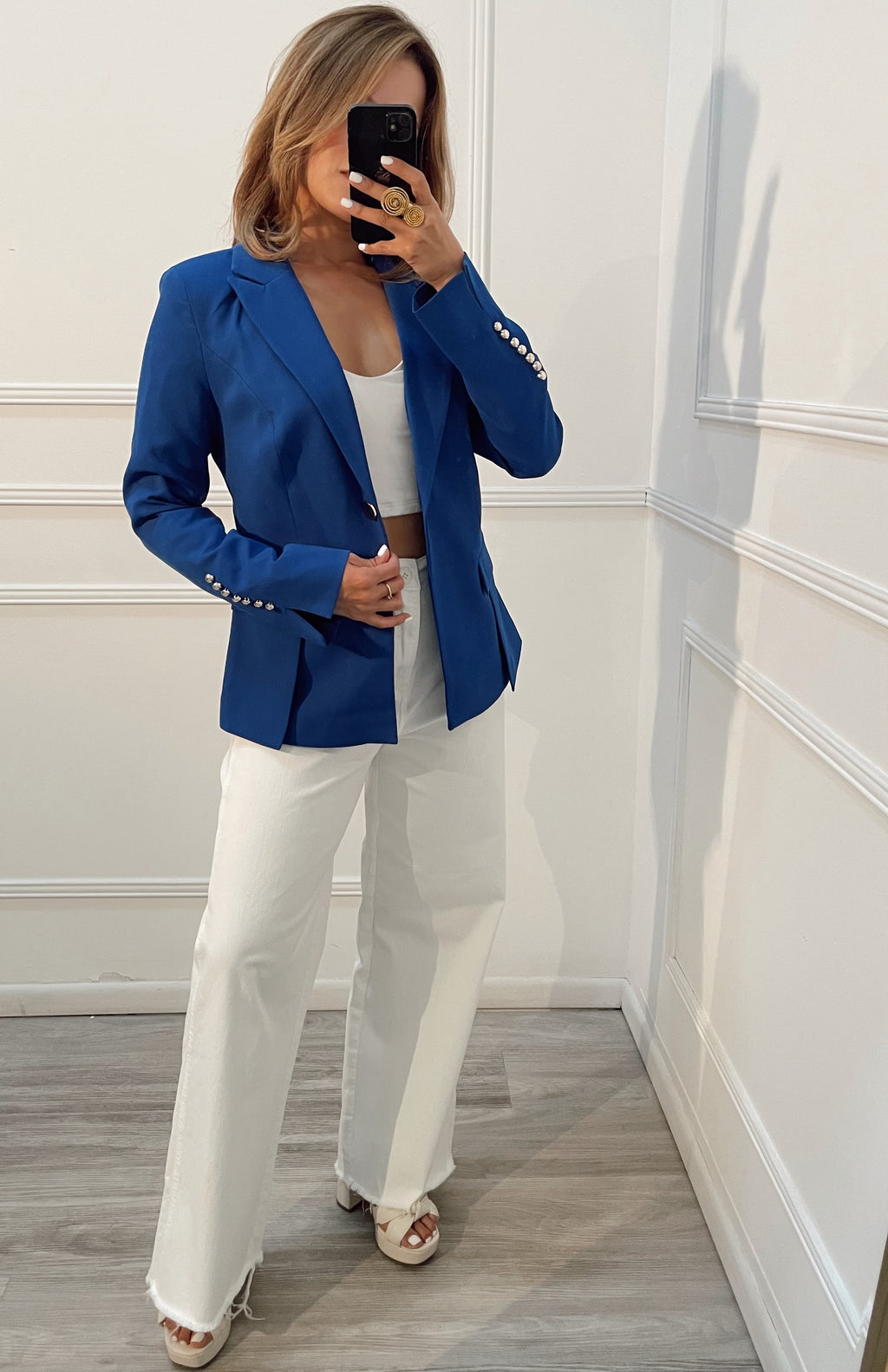Blazer Azul Rey detalle en mangas