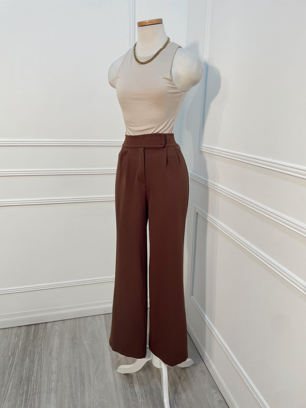 Pantalón Café con velcro