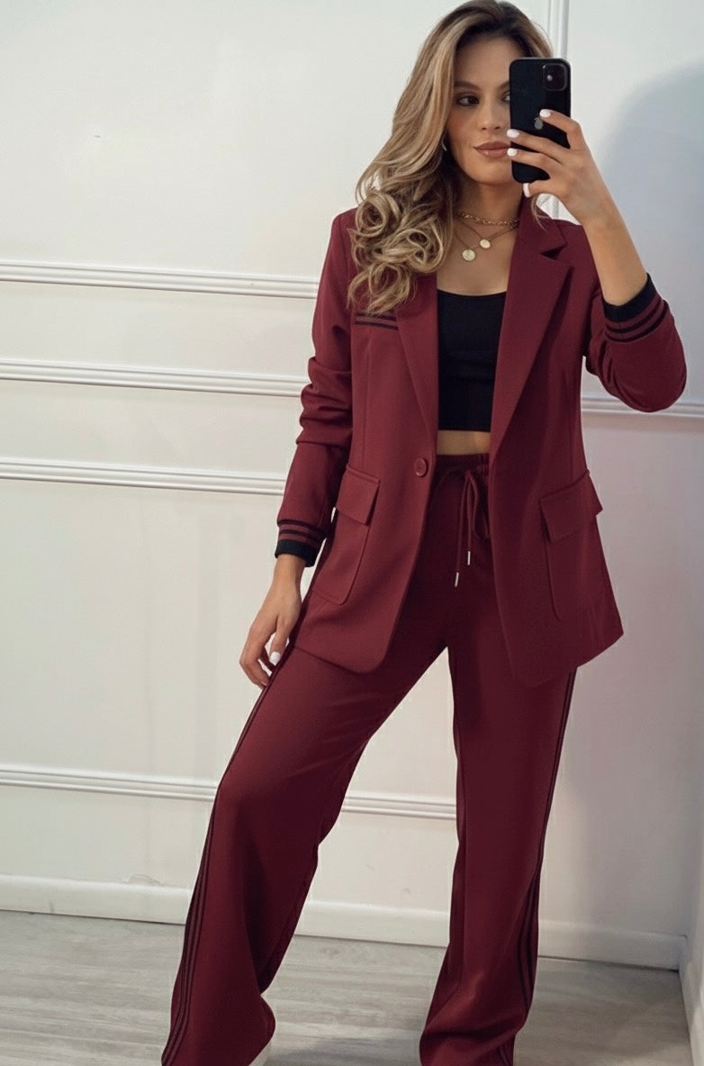 Set de blazer y jogger burdeos