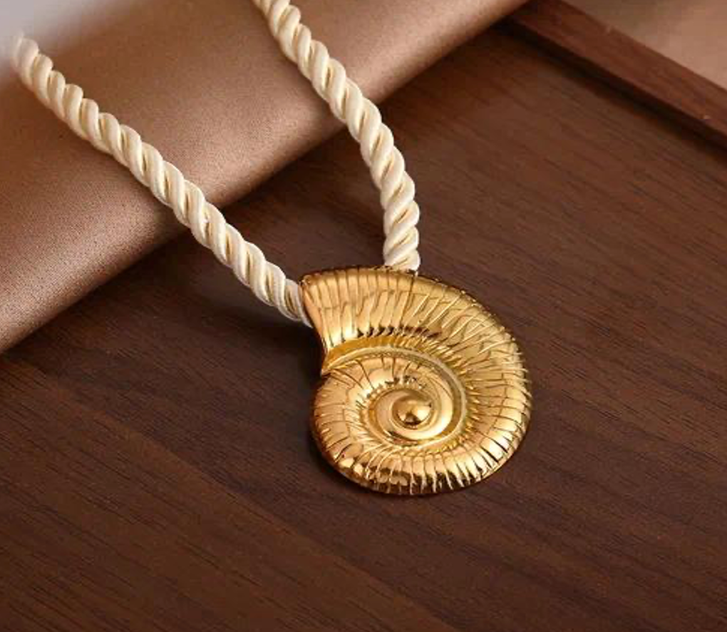 Collar de cadena de cuerda de caracola