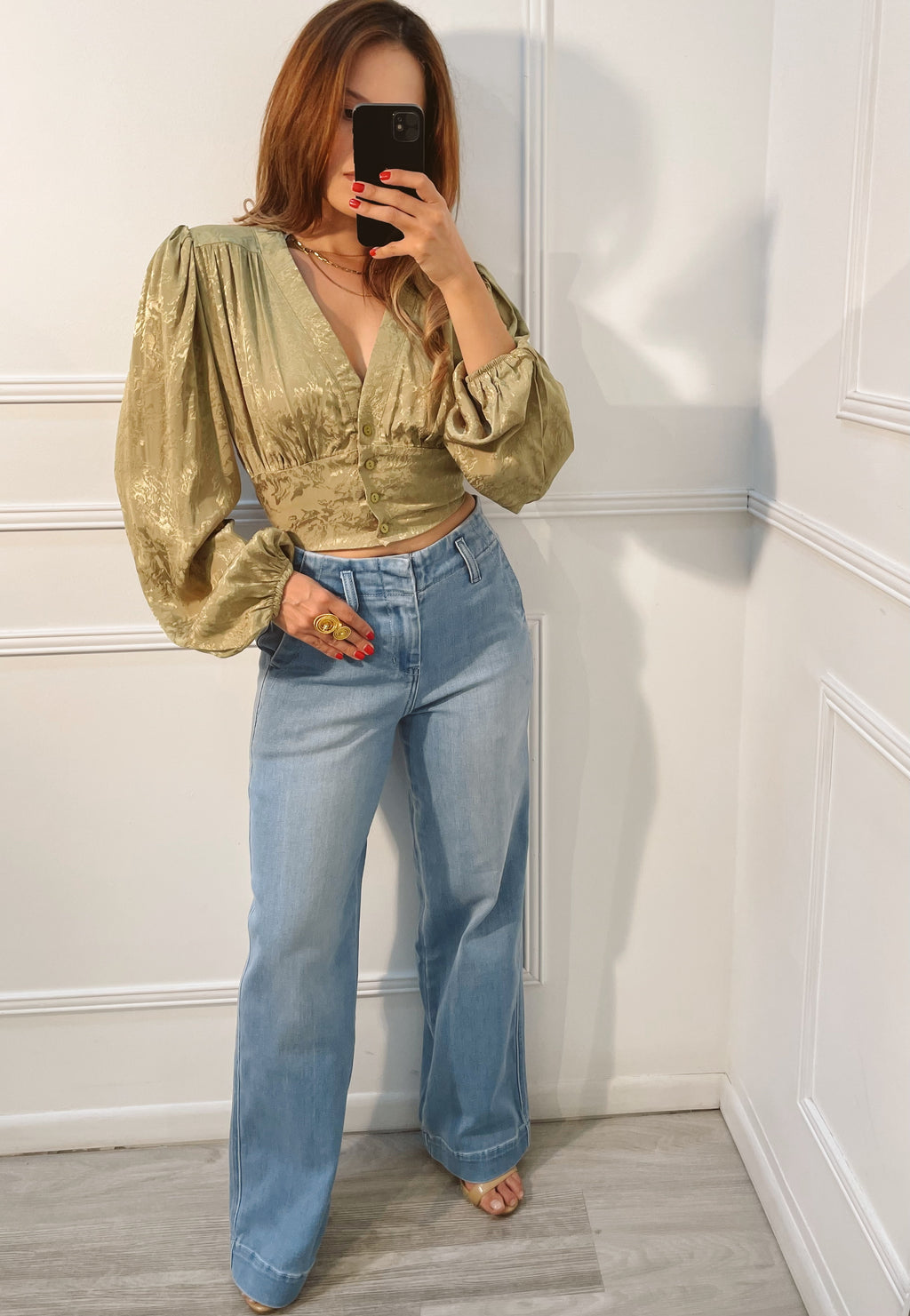 Blusa verde camisera manga larga bordada