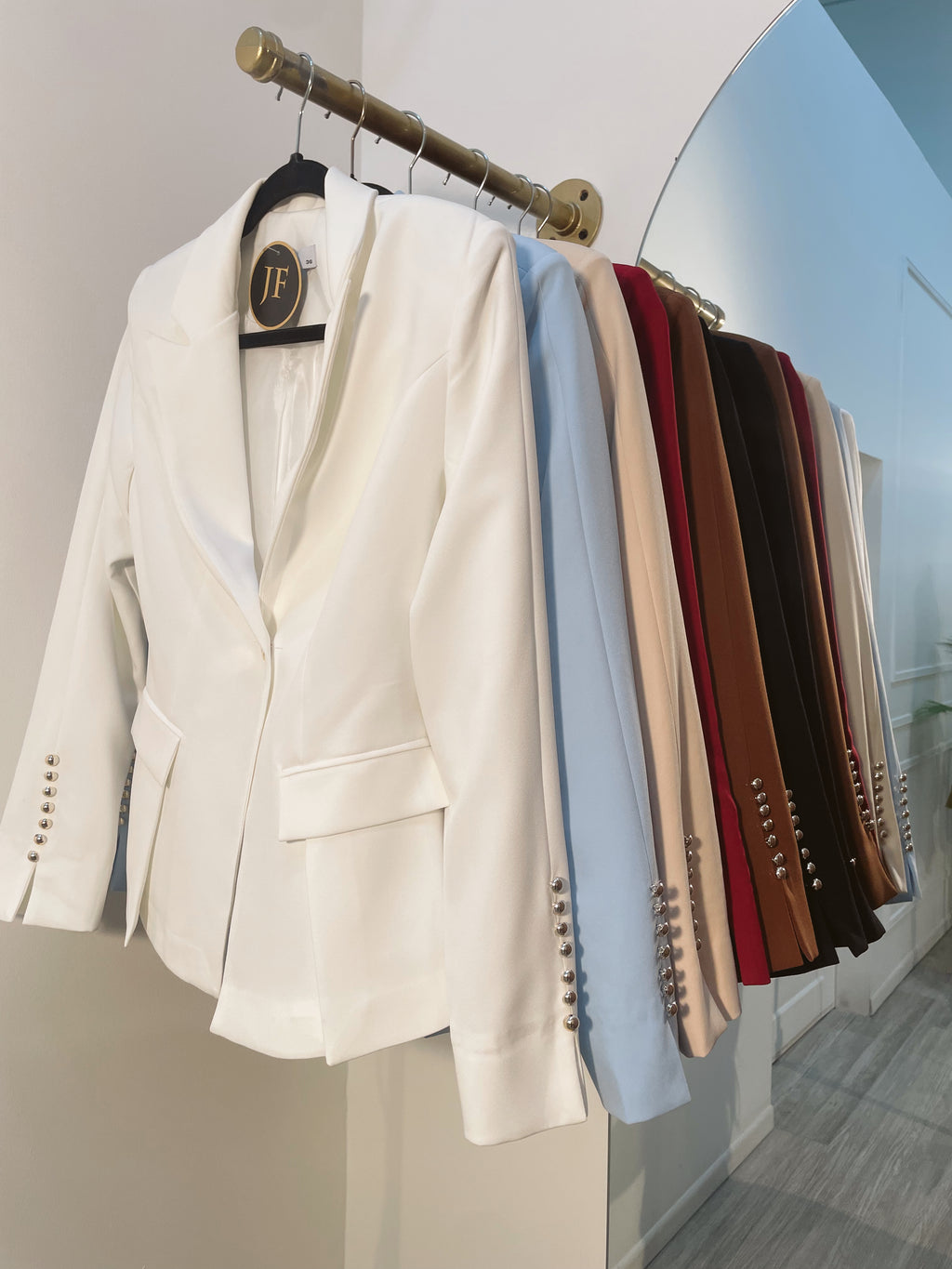 Blazer amarillo detalle en mangas