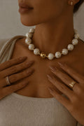 Collar de bolas beige