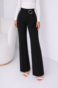 Pantalón negro con tira tipo faja y broche dorado