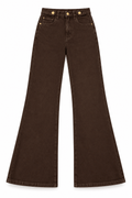 Pantalón café con broches dorados