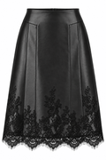 Falda negra cuerina  con encaje
