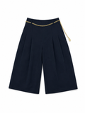 Bermuda azul navy con cadena