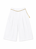 Bermuda blanca con cadena