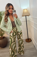 Blazer verde detalle en mangas