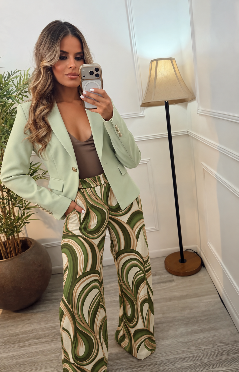Blazer verde detalle en mangas