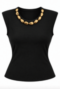 Blusa negra con collar incorporado