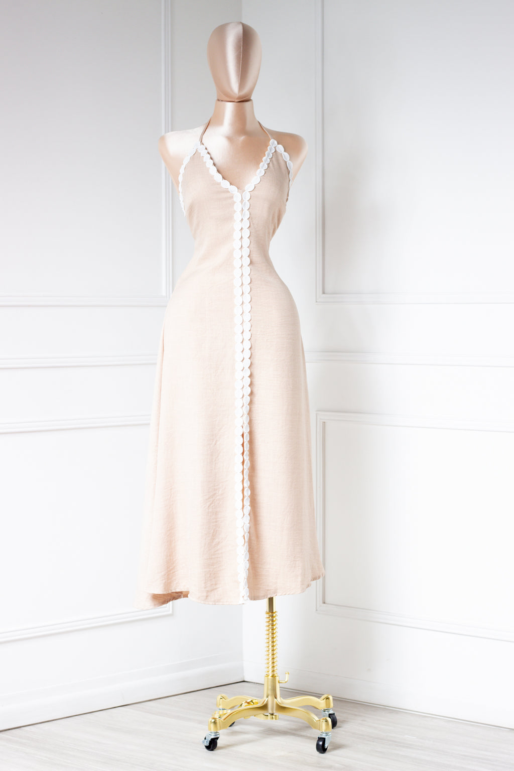 Vestido beige bordado