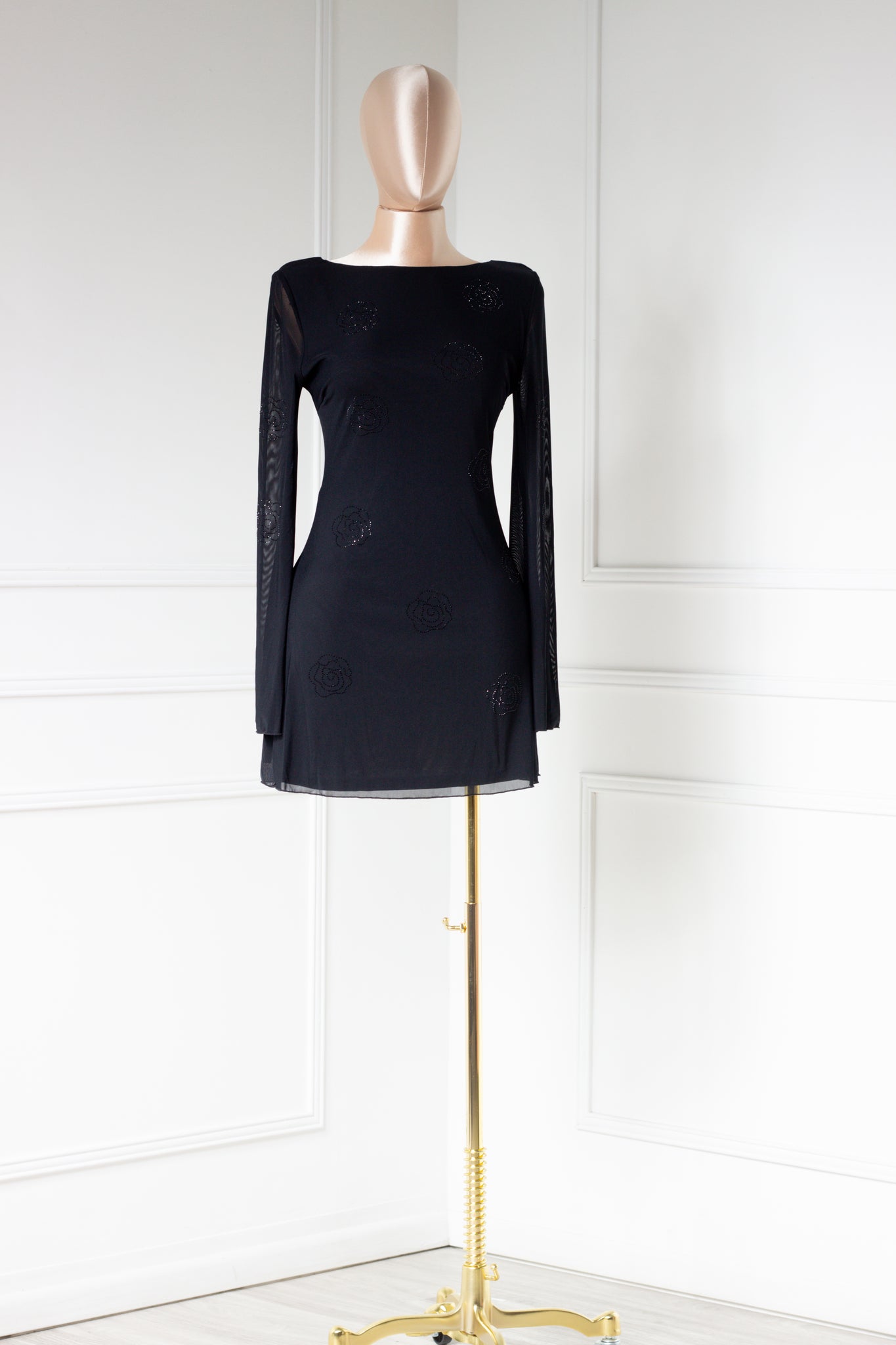 Vestido Negro con manga larga y brillo