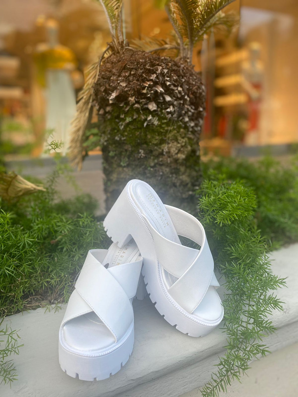 SANDALIA BLANCA CRUZADA