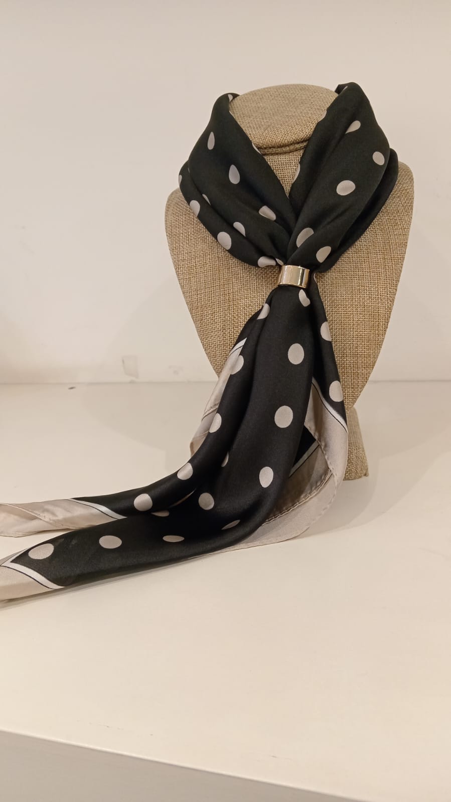 Bufanda Negra Lunares Beige