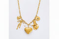 Collar con  forma de corazón y bota