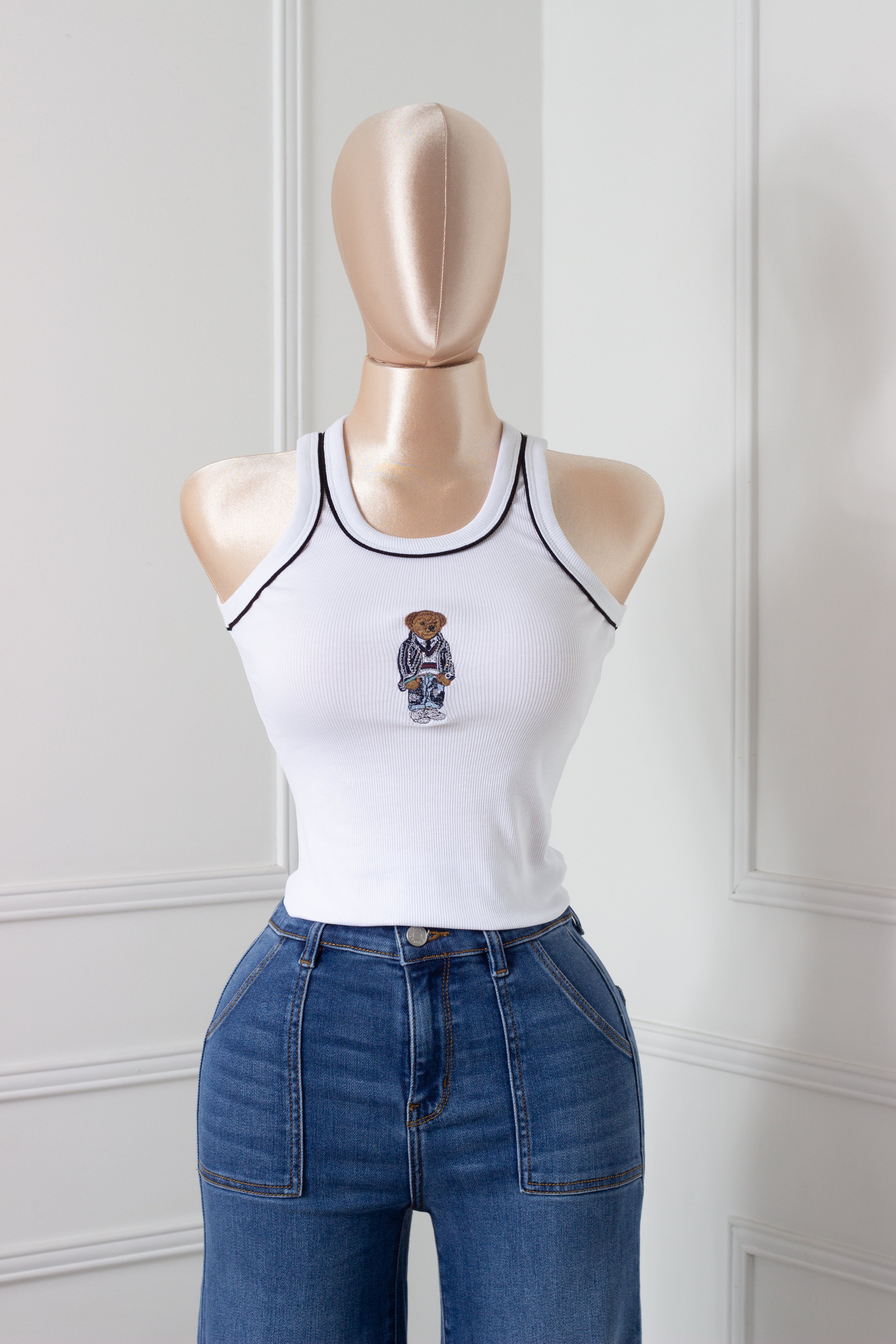 Blusa blanca básica con Oso