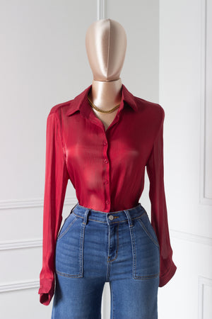 Blusa camisera brillante vino