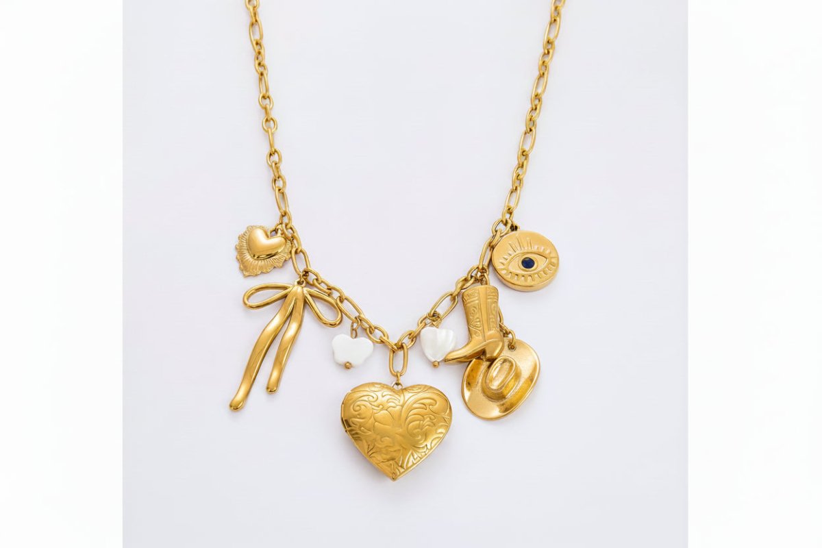 Collar con forma de corazón y bota - C0746